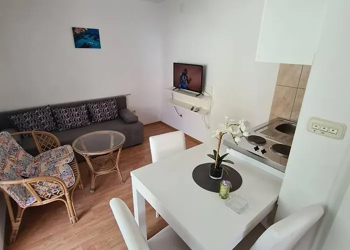 Lana, 40 Metara Do Mora, סלינה