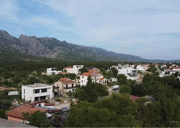 Lana, 40 Metara Do Mora, * Seline