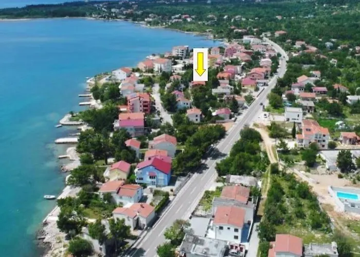 Lana, 40 Metara Do Mora, * Seline