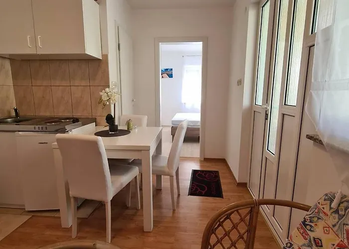 Lana, 40 Metara Do Mora, *