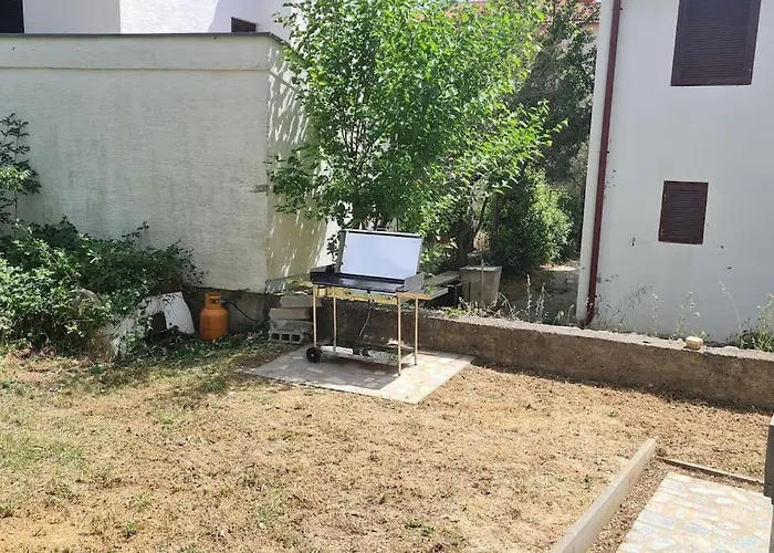 Lana, 40 Metara Do Mora,